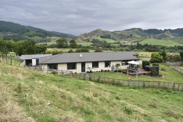 Photo of property in 283 North Manakau Road, Manakau, 5573