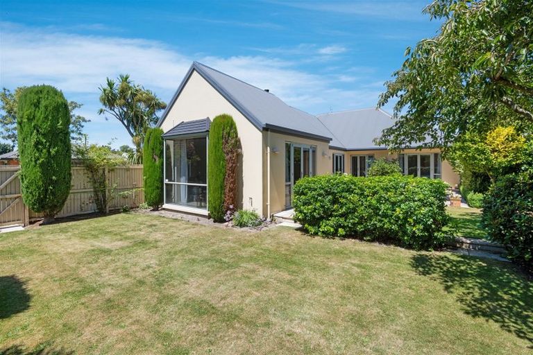 Photo of property in 17 Withells Road, Avonhead, Christchurch, 8042