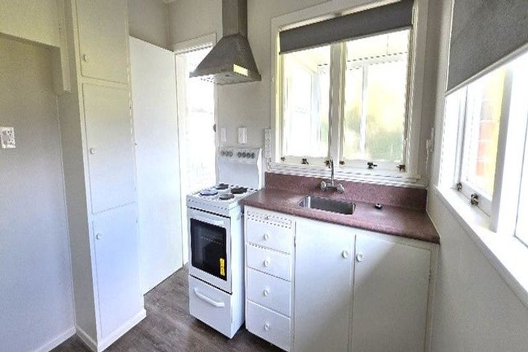 Photo of property in 1/24 Knights Road, Rothesay Bay, Auckland, 0630