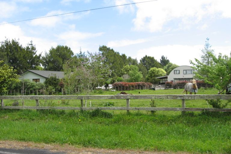 Photo of property in 68 Boord Crescent, Kumeu, 0891