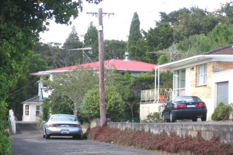 Photo of property in 9 Moore Street, Hillcrest, Auckland, 0627