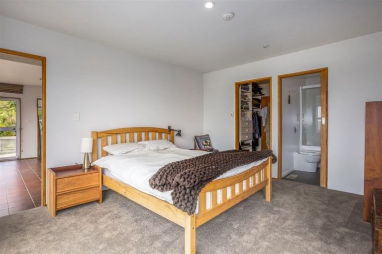 Photo of property in 37 Kahu Road, Paremata, Porirua, 5024