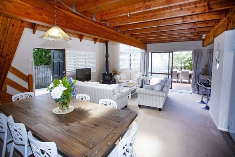 Photo of property in 202 Beverley Terrace, Whangamata, 3620