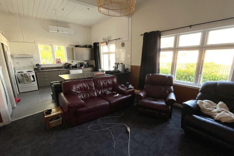 Photo of property in 6 Rolleston Street, Hokowhitu, Palmerston North, 4410