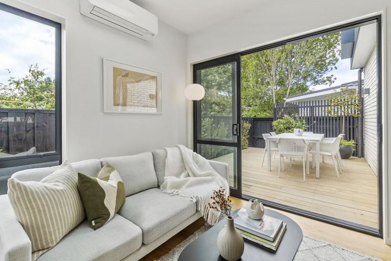 Photo of property in 5c Hillcrest Avenue, Hillcrest, Auckland, 0627