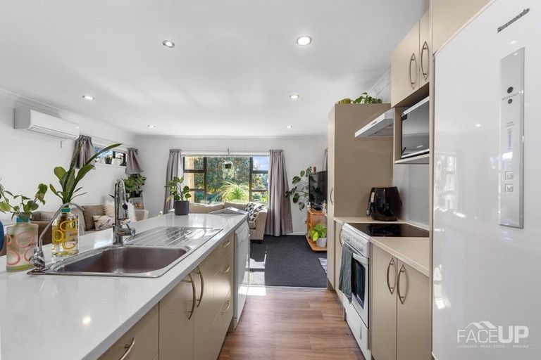 Photo of property in 13 Hobie Court, West Harbour, Auckland, 0618