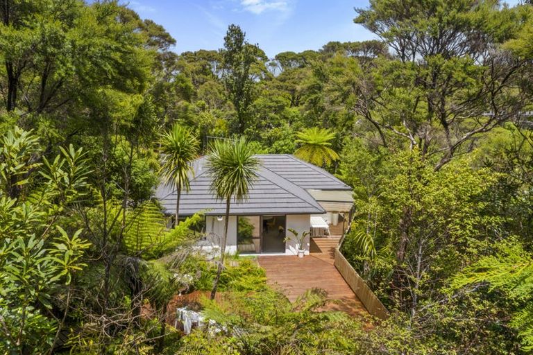Photo of property in 228 Mountain Road, Henderson Valley, Auckland, 0612