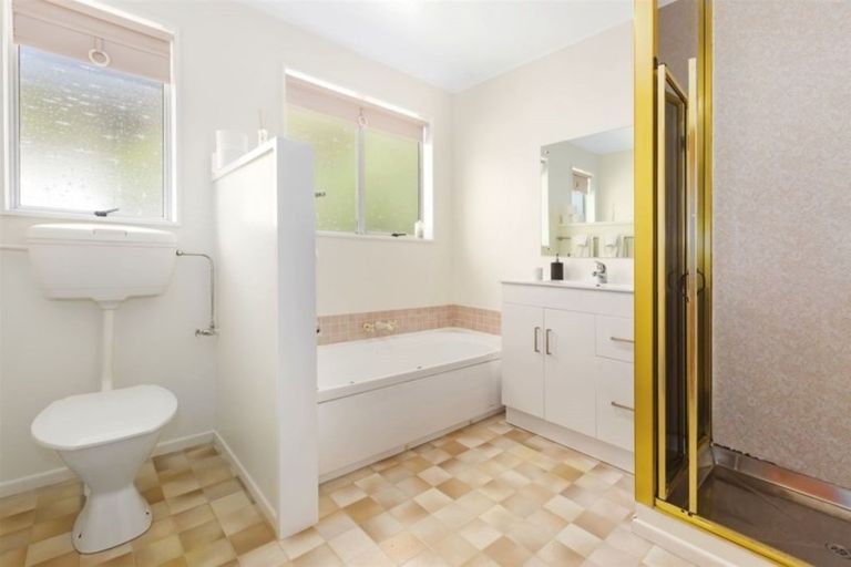 Photo of property in 19 Yarrow Place, Papakowhai, Porirua, 5024