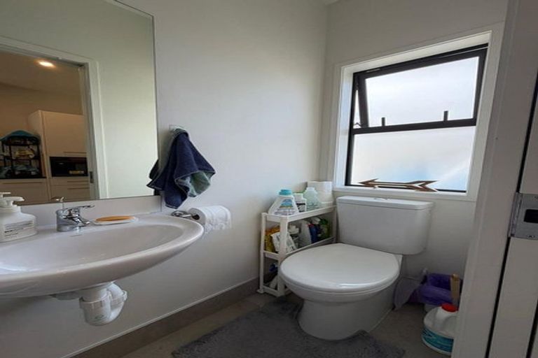 Photo of property in 2/66 Neil Avenue, Te Atatu Peninsula, Auckland, 0610