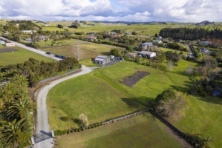 Photo of property in 16 Taipa View Road, Taipa, 0483