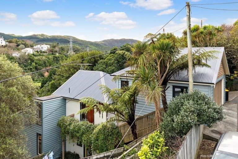 Photo of property in 23 Creswick Terrace, Northland, Wellington, 6012