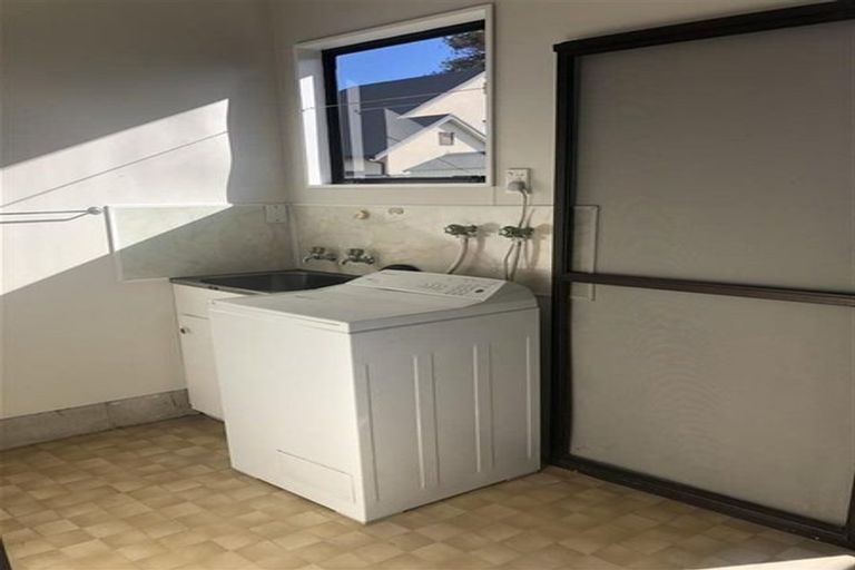 Photo of property in 18 Middle Road, Havelock North, 4130