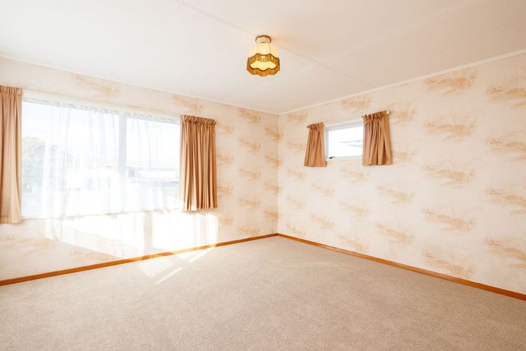 Photo of property in 17 Somerset Crescent, Highbury, Palmerston North, 4412