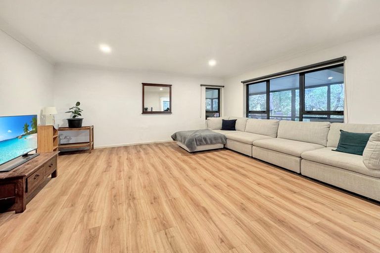 Photo of property in 34 Greenwood Place, Fitzherbert, Palmerston North, 4410