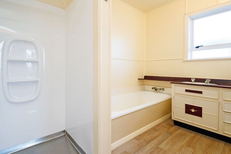 Photo of property in 17 Somerset Crescent, Highbury, Palmerston North, 4412