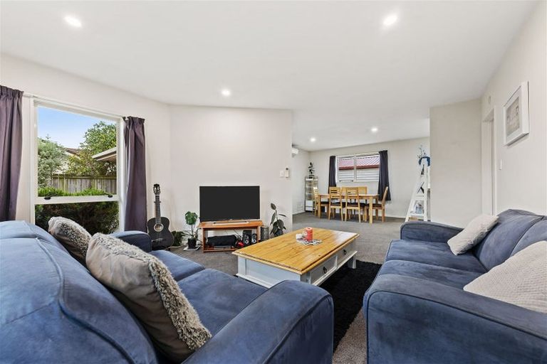 Photo of property in 16a Dunedin Street, Redwood, Christchurch, 8051