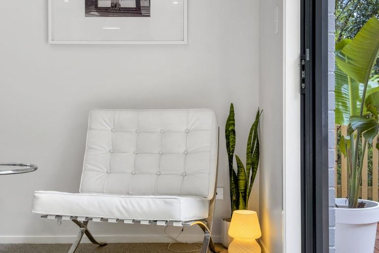 Photo of property in 228 Mountain Road, Henderson Valley, Auckland, 0612