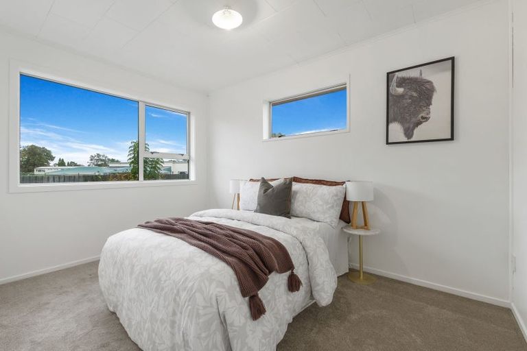 Photo of property in 92 Kayes Road, Pukekohe, 2120