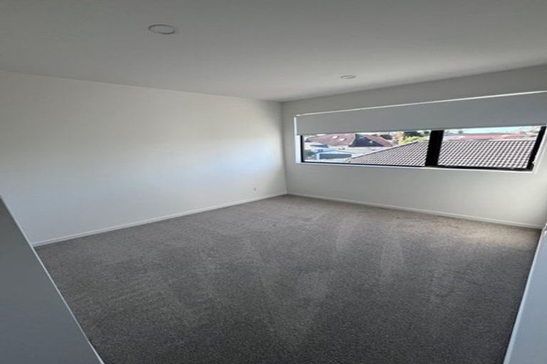 Photo of property in 31 Booralee Avenue, Botany Downs, Auckland, 2010