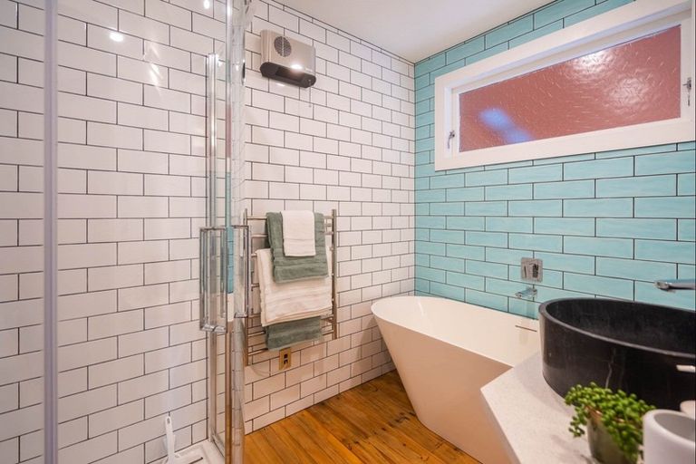 Photo of property in 16 Walton Avenue, Waikanae, 5036