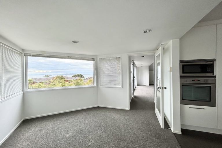 Photo of property in 2/16 Orchard Road, Waiake, Auckland, 0630