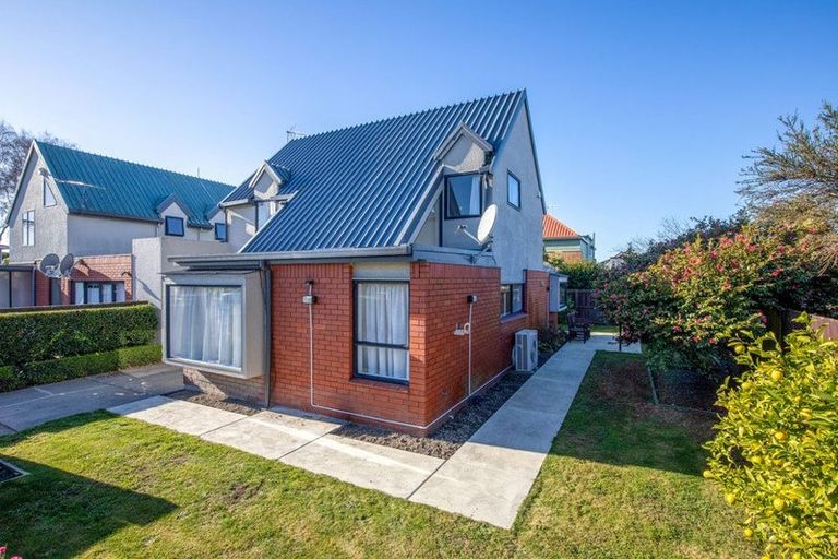 Photo of property in 2/10 Nortons Road, Avonhead, Christchurch, 8042