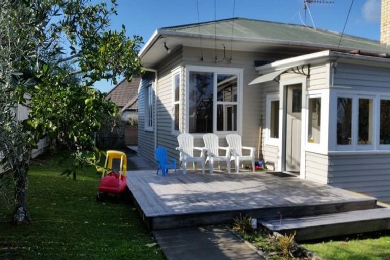 Photo of property in 1/12 Northumberland Avenue, Belmont, Auckland, 0622