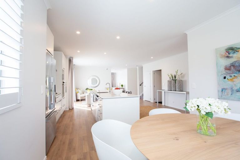 Photo of property in 2 Manutewhau Road, Massey, Auckland, 0614