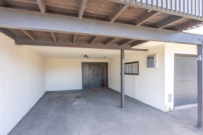 Photo of property in 4/24 Acheron Road, Paremata, Porirua, 5026