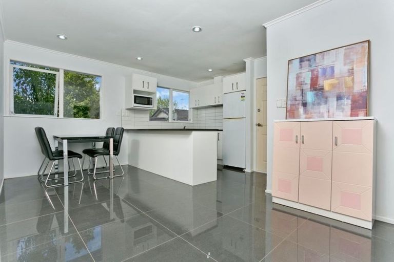 Photo of property in 12 Tawavale Crescent, Totara Vale, Auckland, 0629