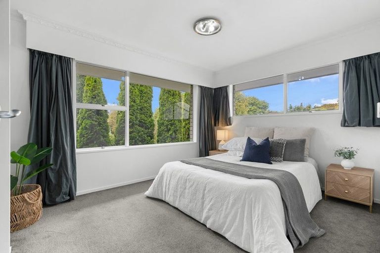 Photo of property in 17 Highland Place, Avonhead, Christchurch, 8042