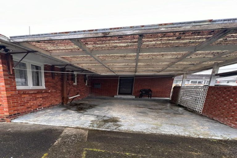 Photo of property in 14 Duncan Avenue, Te Atatu South, Auckland, 0610