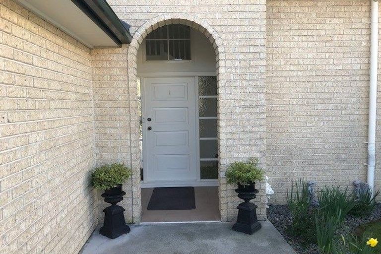 Photo of property in 2/270 Cascades Road, Botany Downs, Auckland, 2010