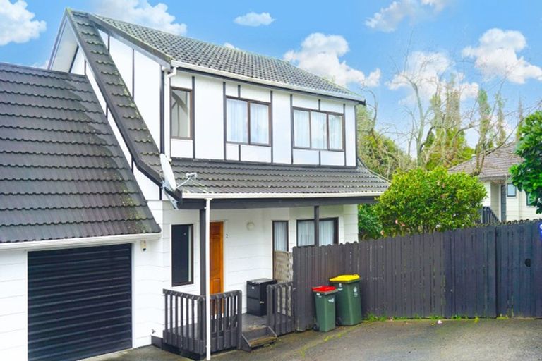 Photo of property in 2/14 Sandgate Avenue, Botany Downs, Auckland, 2010