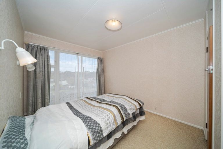 Photo of property in 1 Endeavour Street, Marfell, New Plymouth, 4310