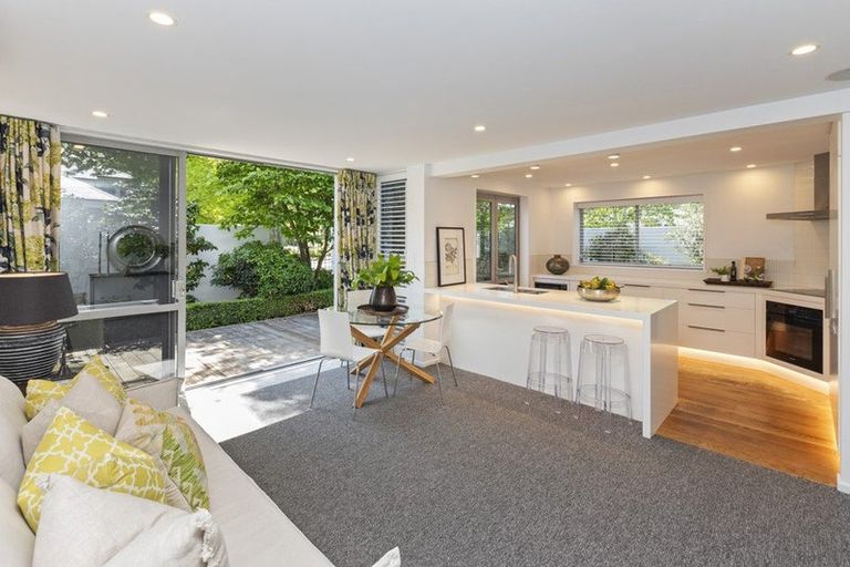 Photo of property in 17 Helmores Lane, Merivale, Christchurch, 8014