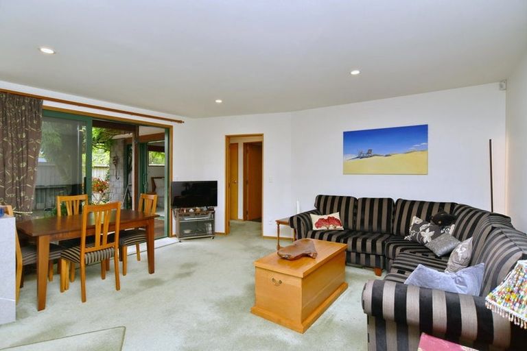 Photo of property in 1/5 Winters Road, Redwood, Christchurch, 8051