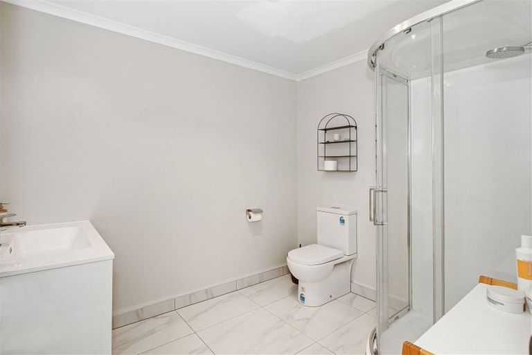 Photo of property in 8b Lumbarda Drive, Kumeu, 0810