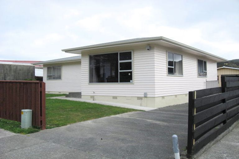 Photo of property in 5 Trelawney Road, Wainuiomata, Lower Hutt, 5014