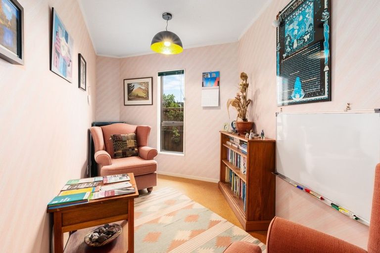 Photo of property in 14 Sailmaker Close, Whitby, Porirua, 5024