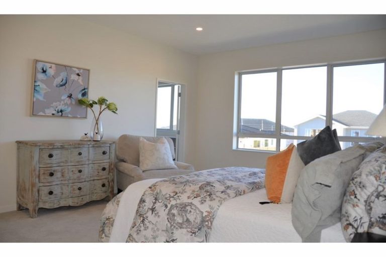 Photo of property in 98 Godfrey Drive, Orewa, 0931