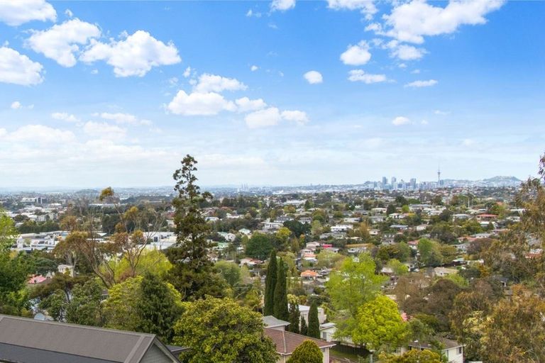 Photo of property in 15 Target Road, Totara Vale, Auckland, 0629