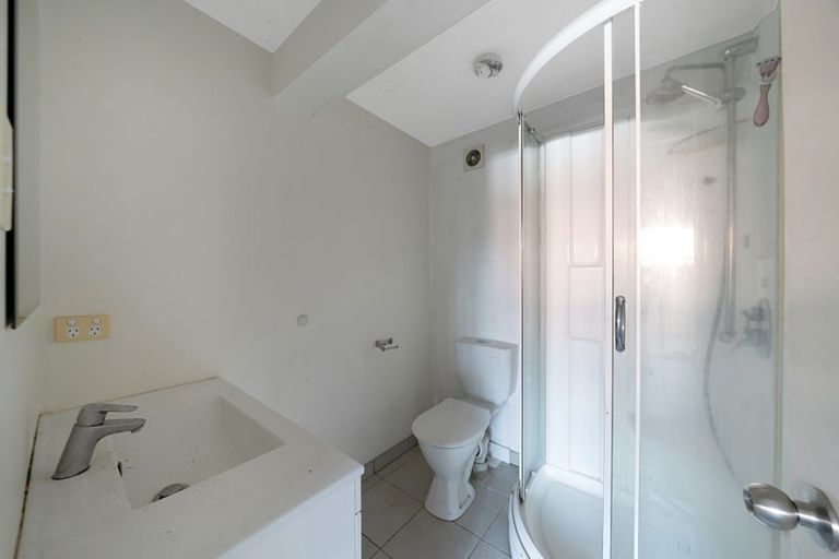 Photo of property in 13 Halcombe Place, Green Bay, Auckland, 0604