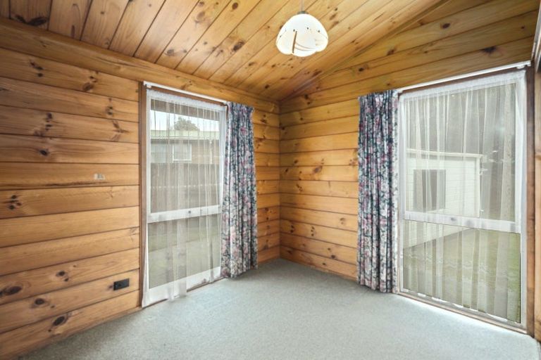 Photo of property in 24 Neri Crescent, Pomare, Rotorua, 3015