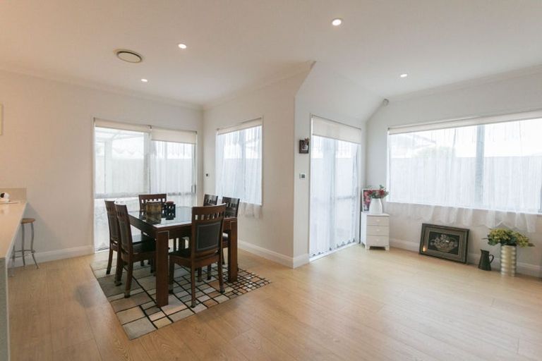 Photo of property in 69 Bordeaux Parade, Te Atatu South, Auckland, 0610