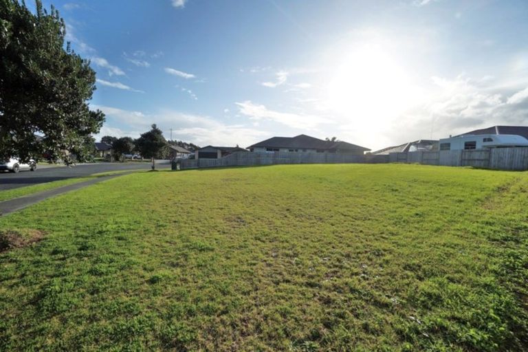 Photo of property in 8 Roto View, One Tree Point, 0118