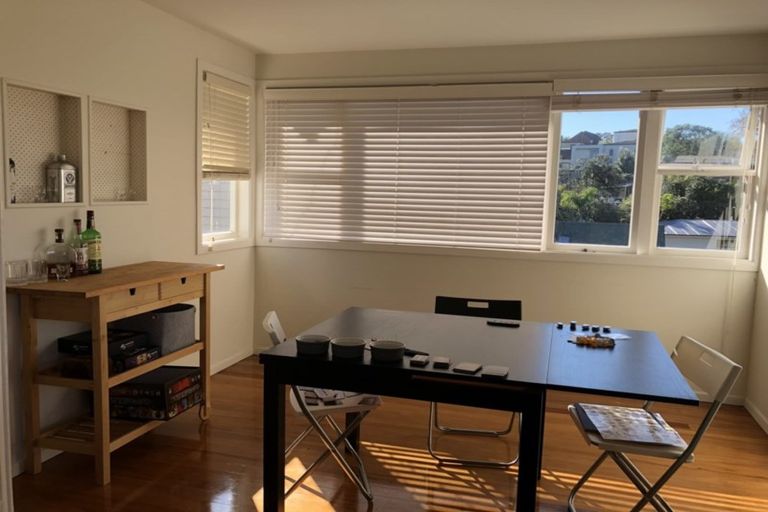 Photo of property in 3b Dallinghoe Crescent, Milford, Auckland, 0620