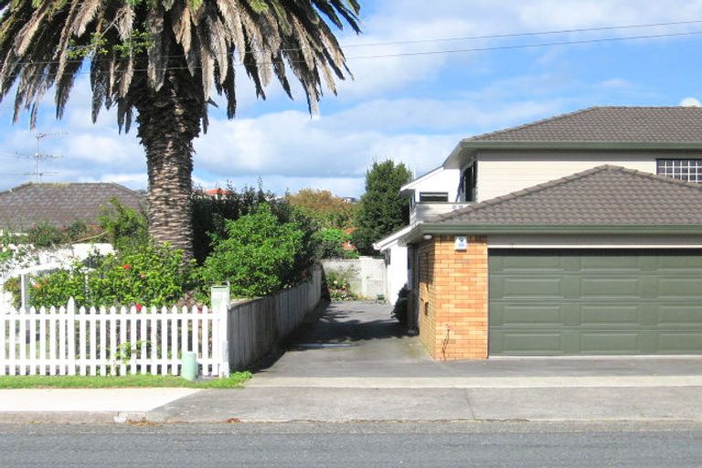 Photo of property in 18b Eastern Beach Road, Eastern Beach, Auckland, 2012