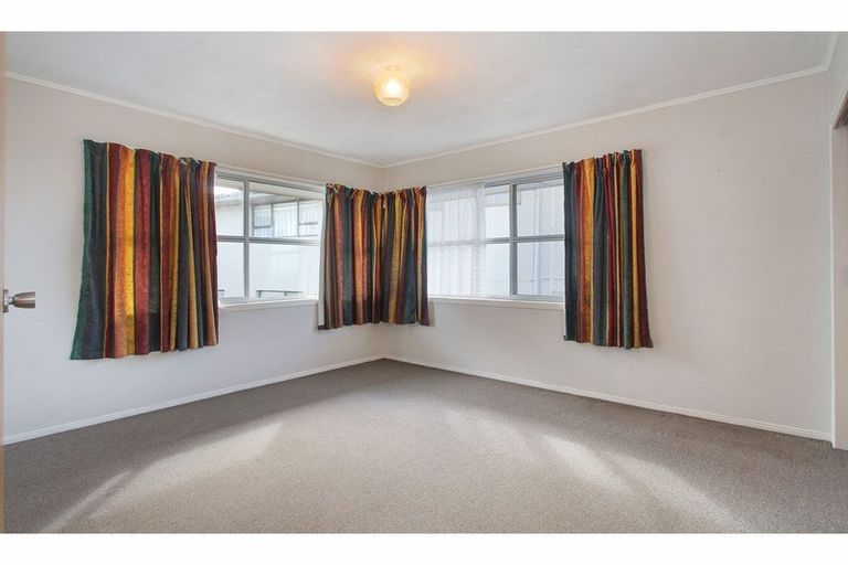 Photo of property in 832 East Coast Road, Oteha, Auckland, 0630