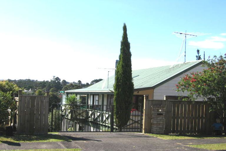 Photo of property in 10 Squirrel Lane, Browns Bay, Auckland, 0630